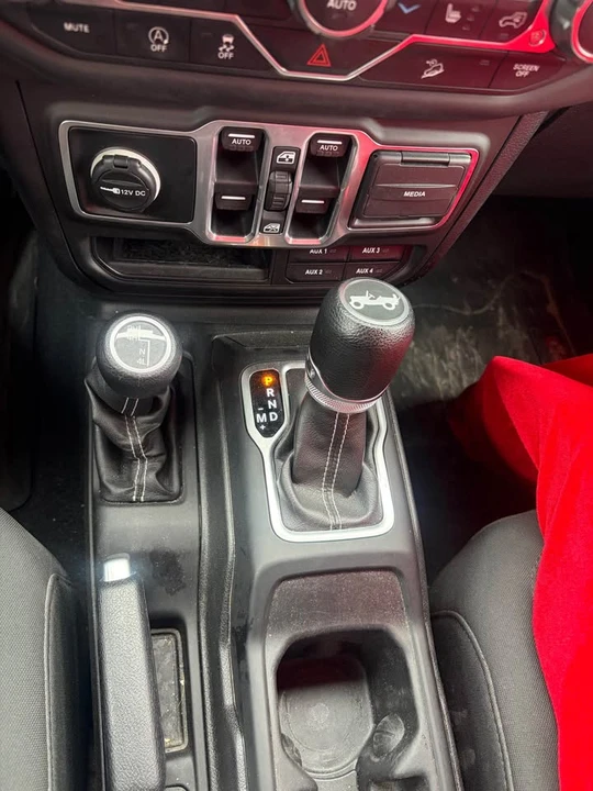 2018 Jeep Wrangler - Image 10 of 12