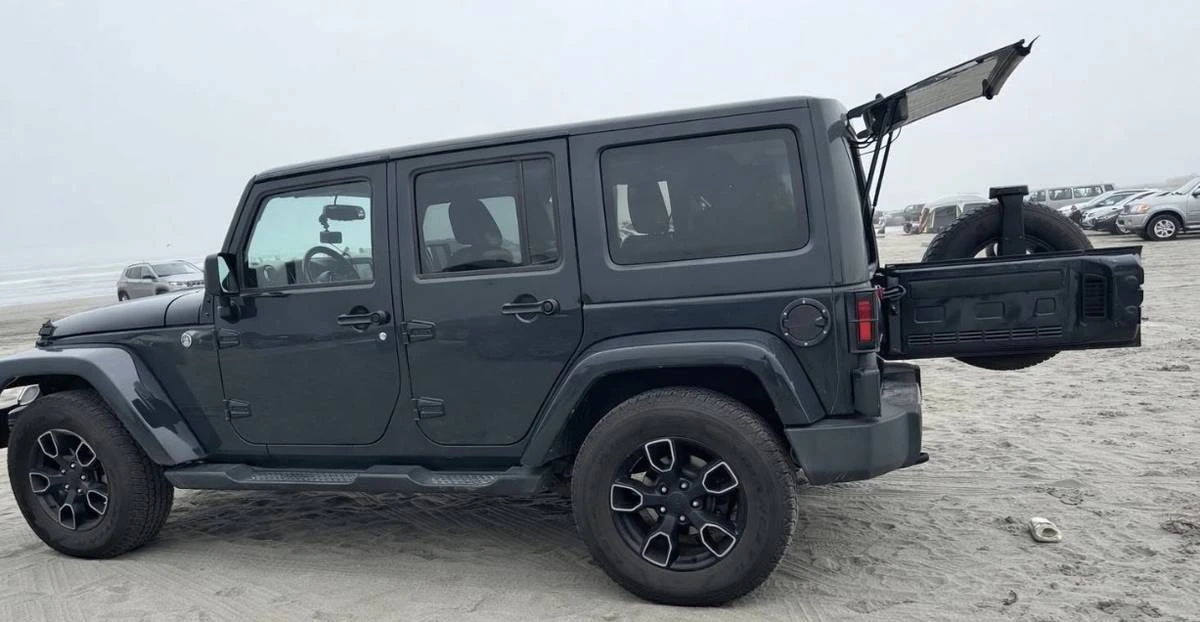 2018 Jeep Wrangler - Image 10 of 11