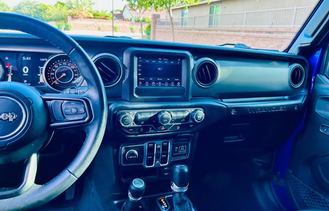 2018 Jeep JL Wrangler - Image 13 of 24