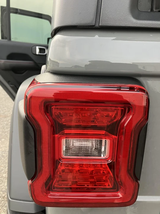 2018 Jeep JL Wrangler - Image 27 of 31