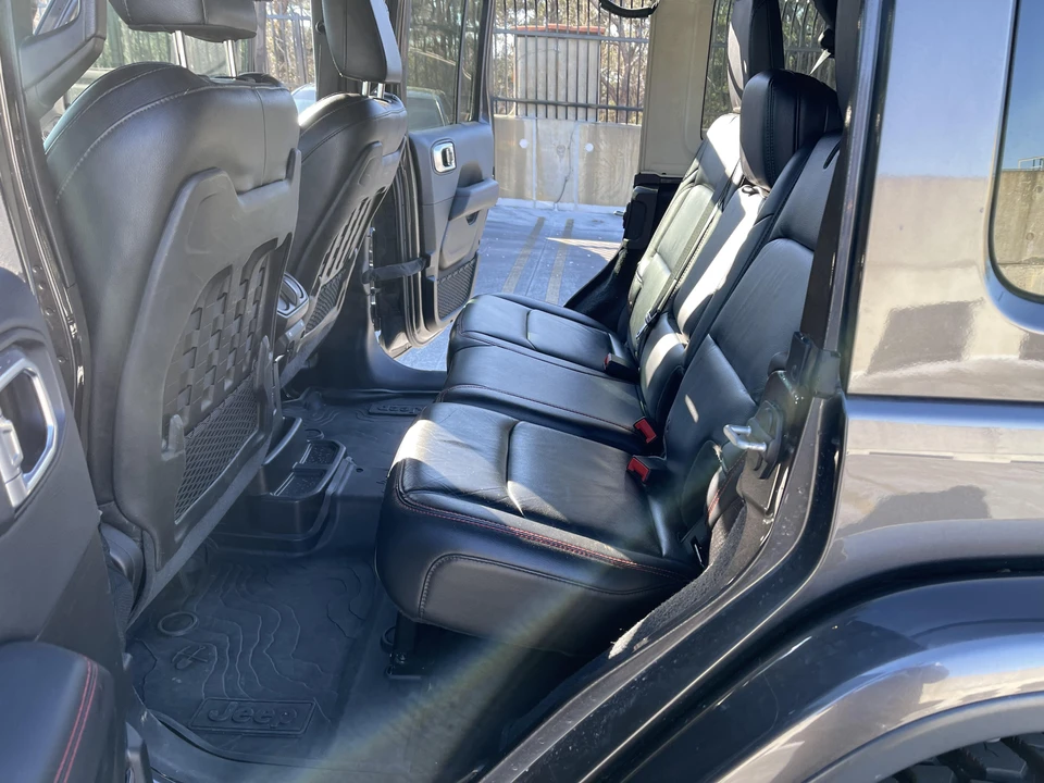 2018 Jeep JL Wrangler - Image 30 of 31