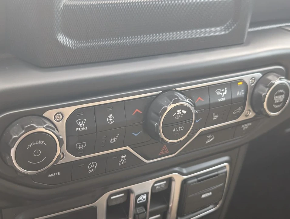2018 Jeep JL Wrangler - Image 18 of 21
