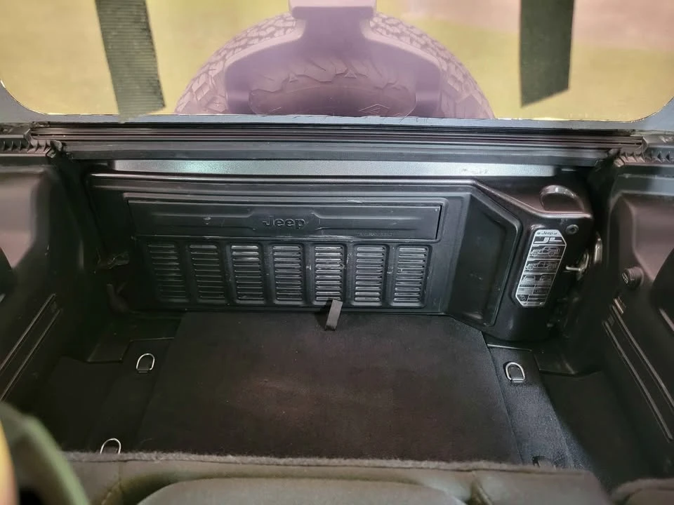 2018 Jeep Wrangler - Image 14 of 18