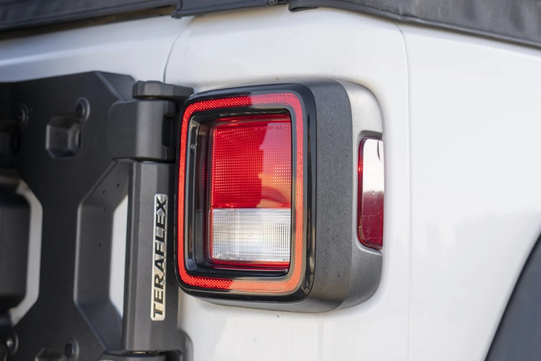 2018 Jeep JL Wrangler - Image 19 of 31