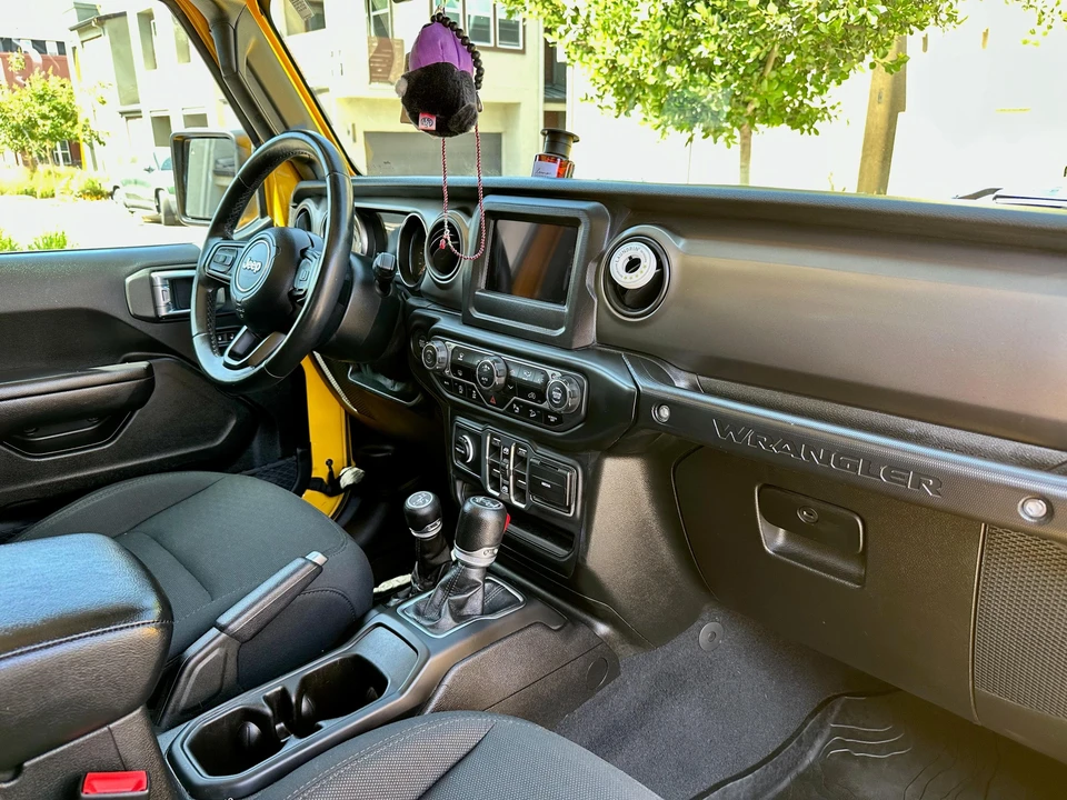 2018 Jeep JL Wrangler - Image 25 of 31
