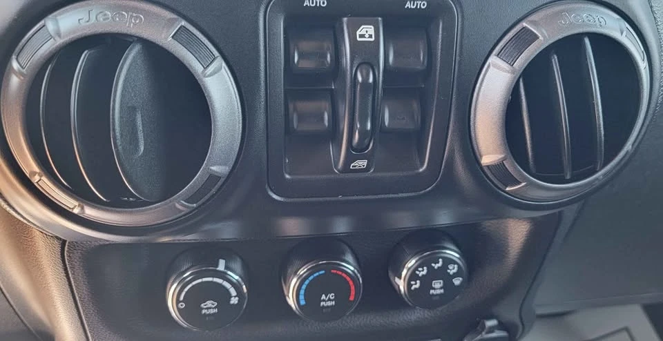 2018 Jeep JK Wrangler - Image 14 of 15