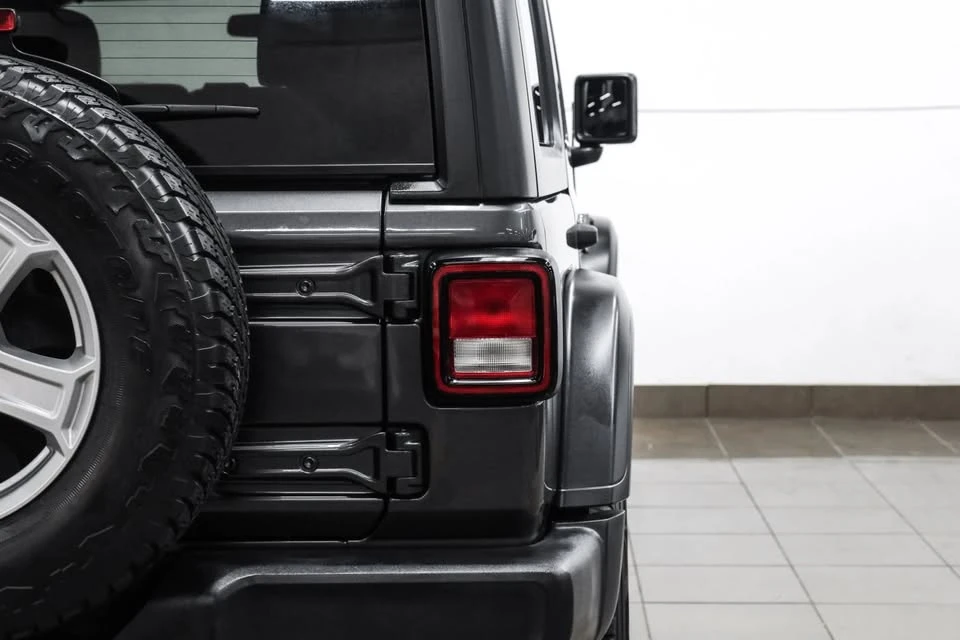 2018 Jeep JL Wrangler - Image 14 of 18