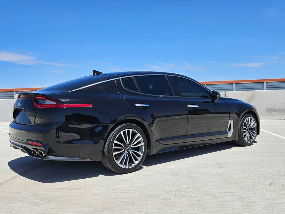 2018 Kia Stinger - Image 8 of 17