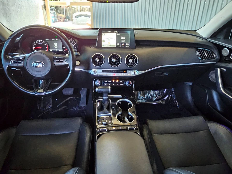 2018 Kia Stinger - Image 13 of 17