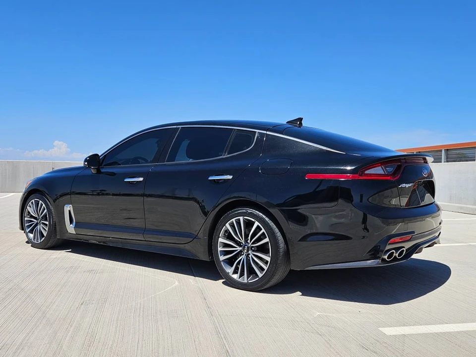 2018 Kia Stinger - Image 9 of 17