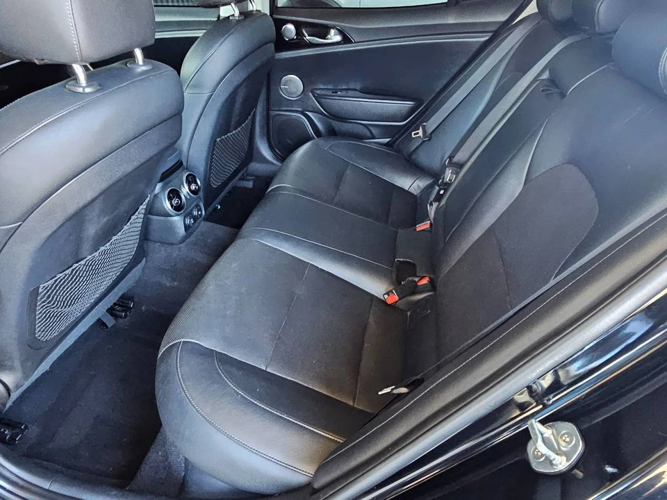 2018 Kia Stinger - Image 14 of 17