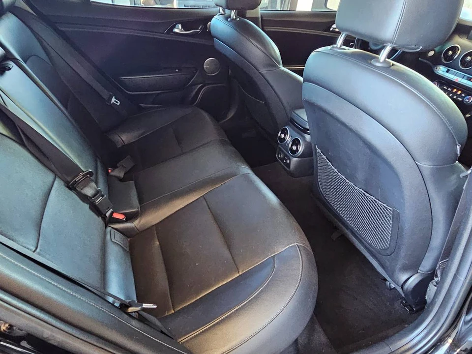 2018 Kia Stinger - Image 15 of 17