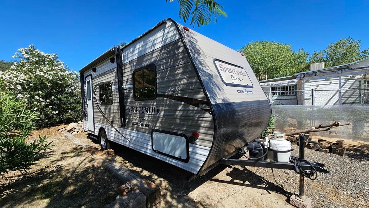 2018 - Image 3 of 21