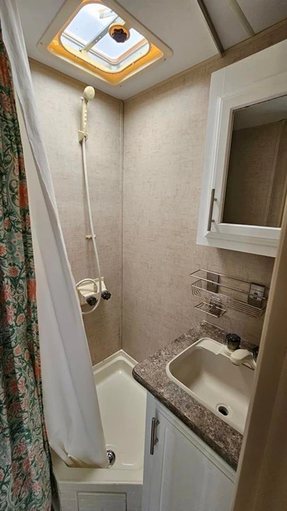 2018 - Image 19 of 21