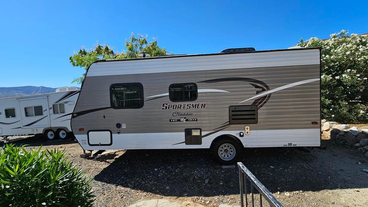 2018 - Image 5 of 21