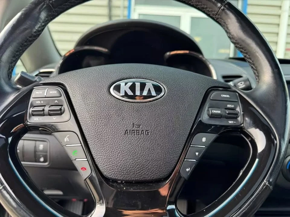 2018 Kia Forte - Image 7 of 14