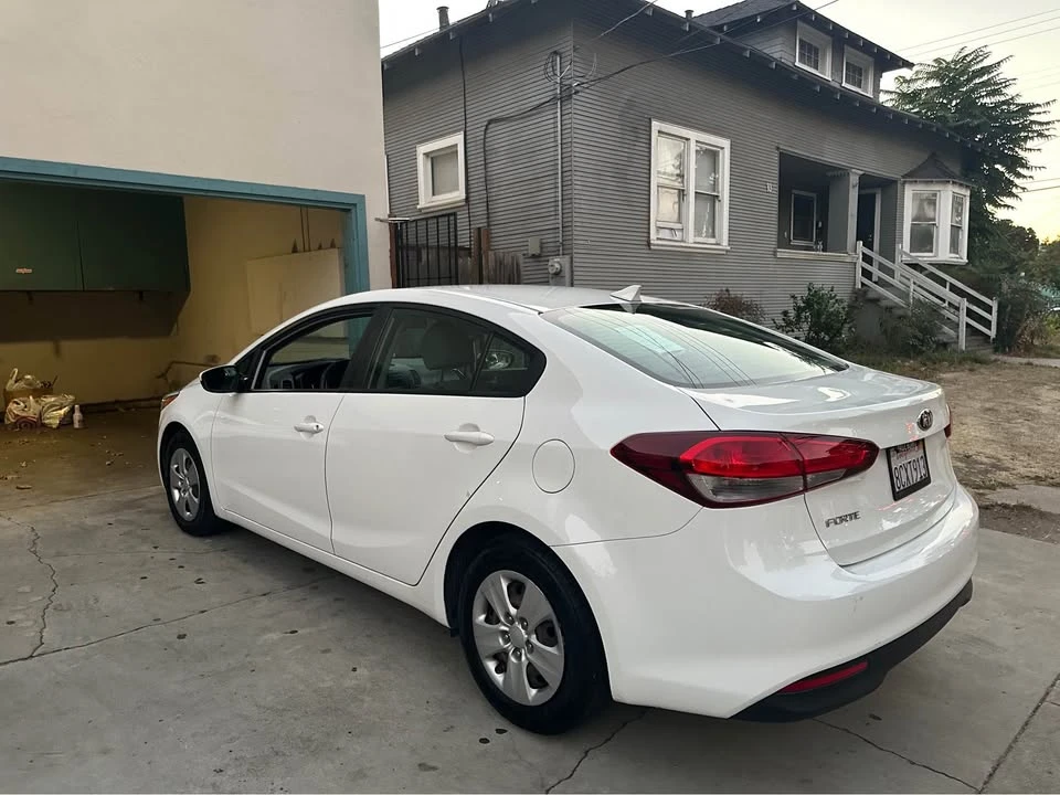 2018 Kia Forte - Image 4 of 12