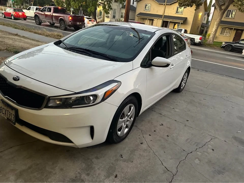 2018 Kia Forte - Image 5 of 12
