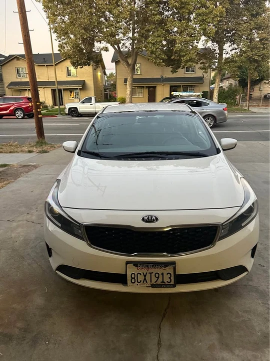 2018 Kia Forte - Image 2 of 12