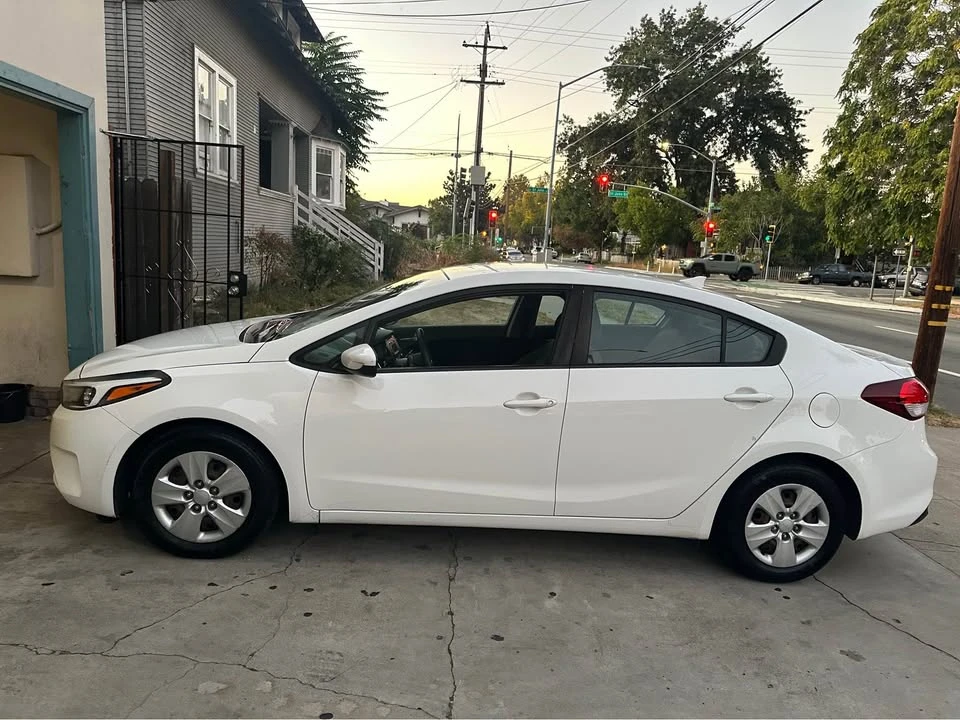 2018 Kia Forte - Image 3 of 12