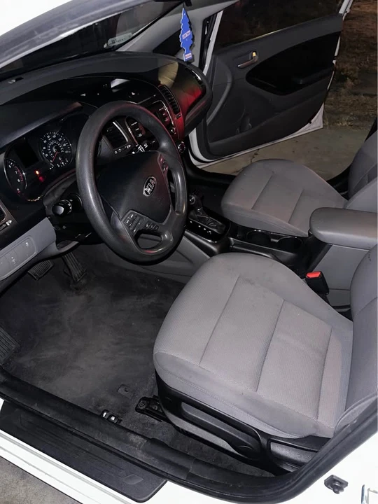 2018 Kia Forte - Image 8 of 12