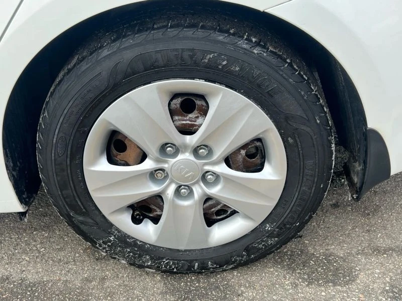 2018 Kia Forte - Image 10 of 12