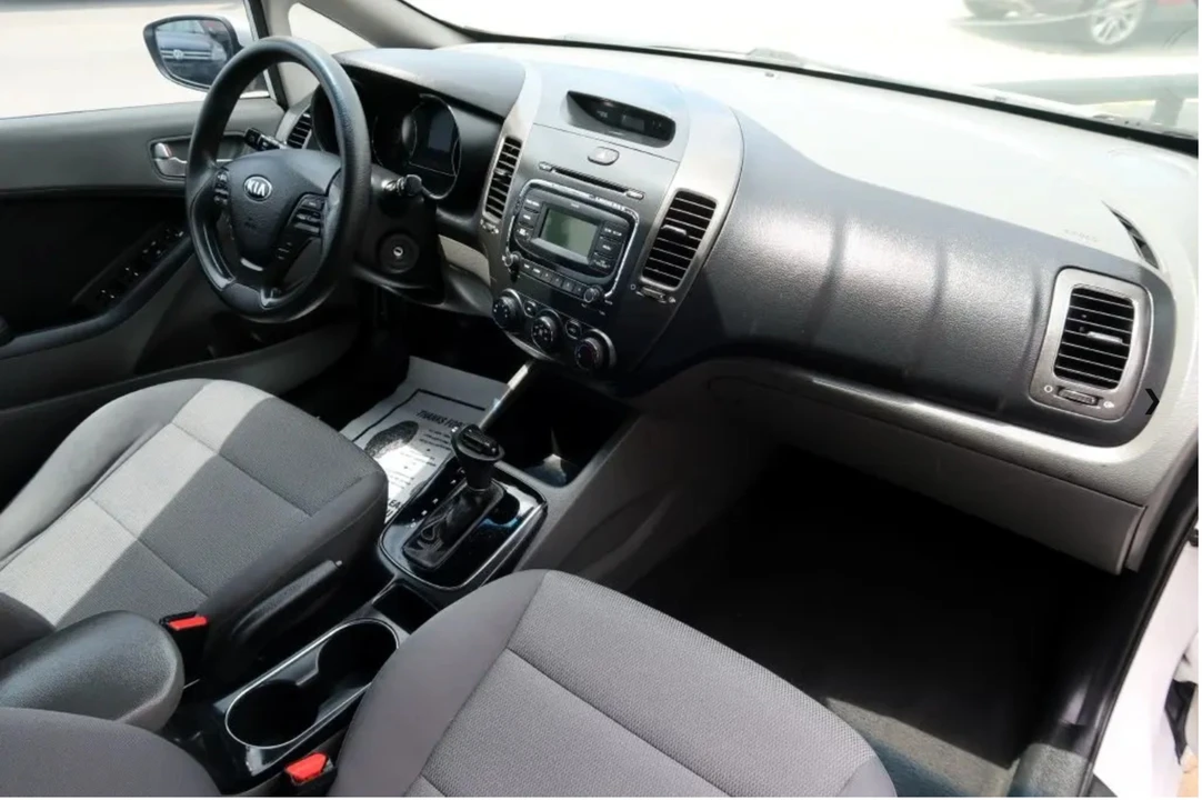2018 Kia Forte - Image 10 of 12