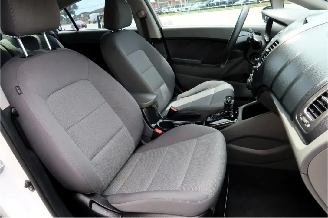 2018 Kia Forte - Image 9 of 12