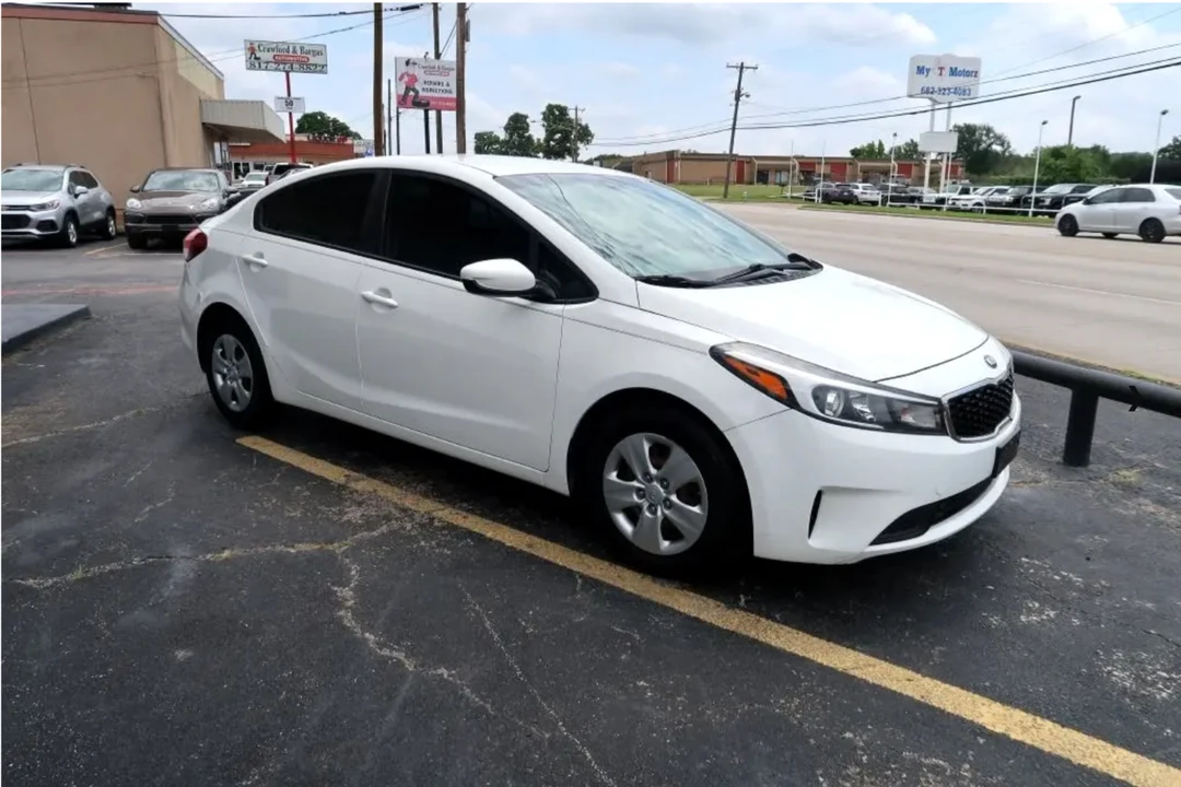 2018 Kia Forte - Image 2 of 12