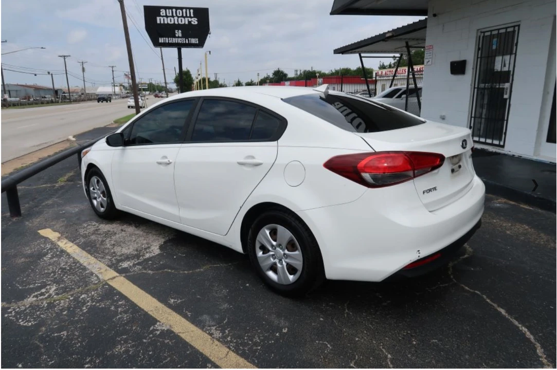 2018 Kia Forte - Image 4 of 12