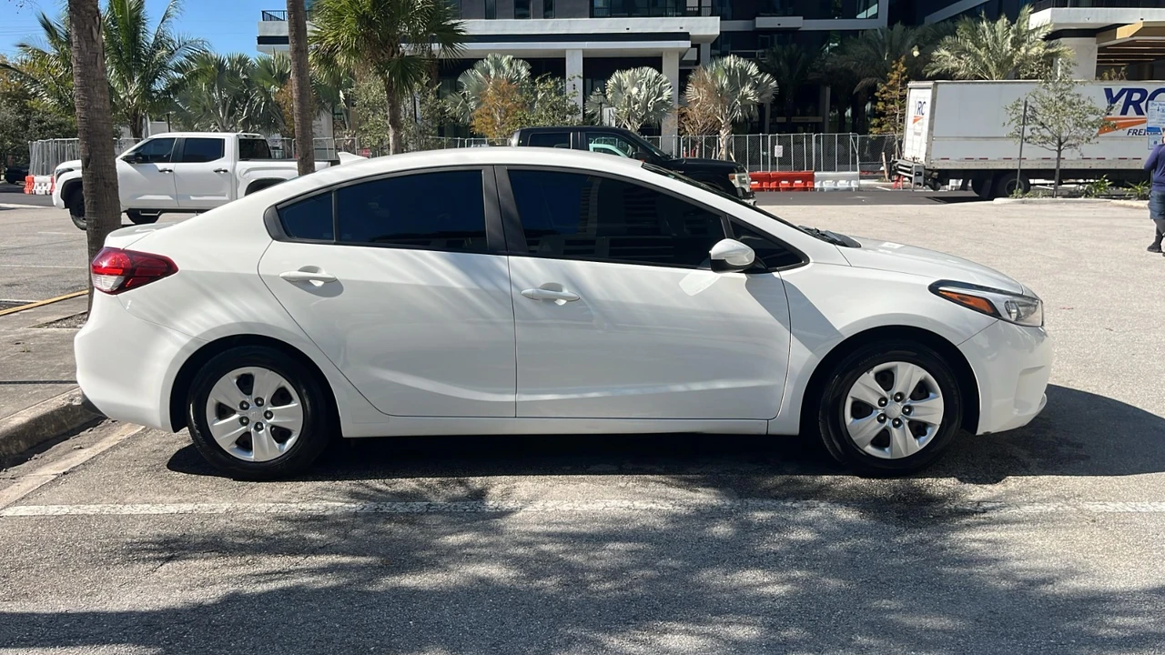 2018 Kia Forte - Image 2 of 17