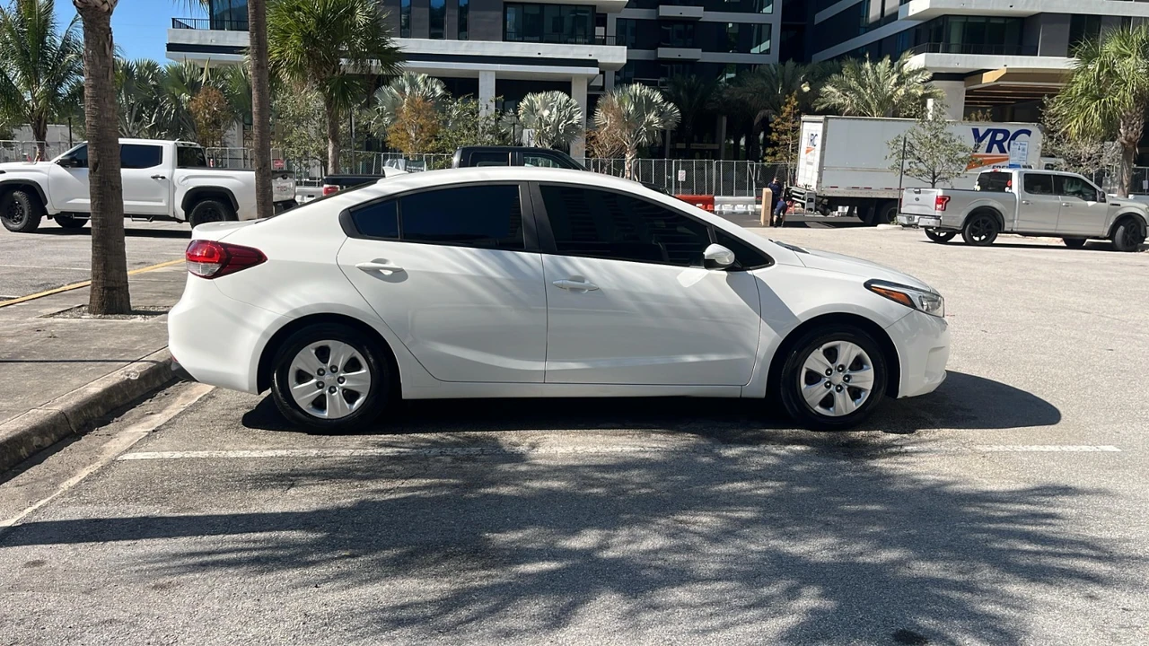 2018 Kia Forte - Image 5 of 17