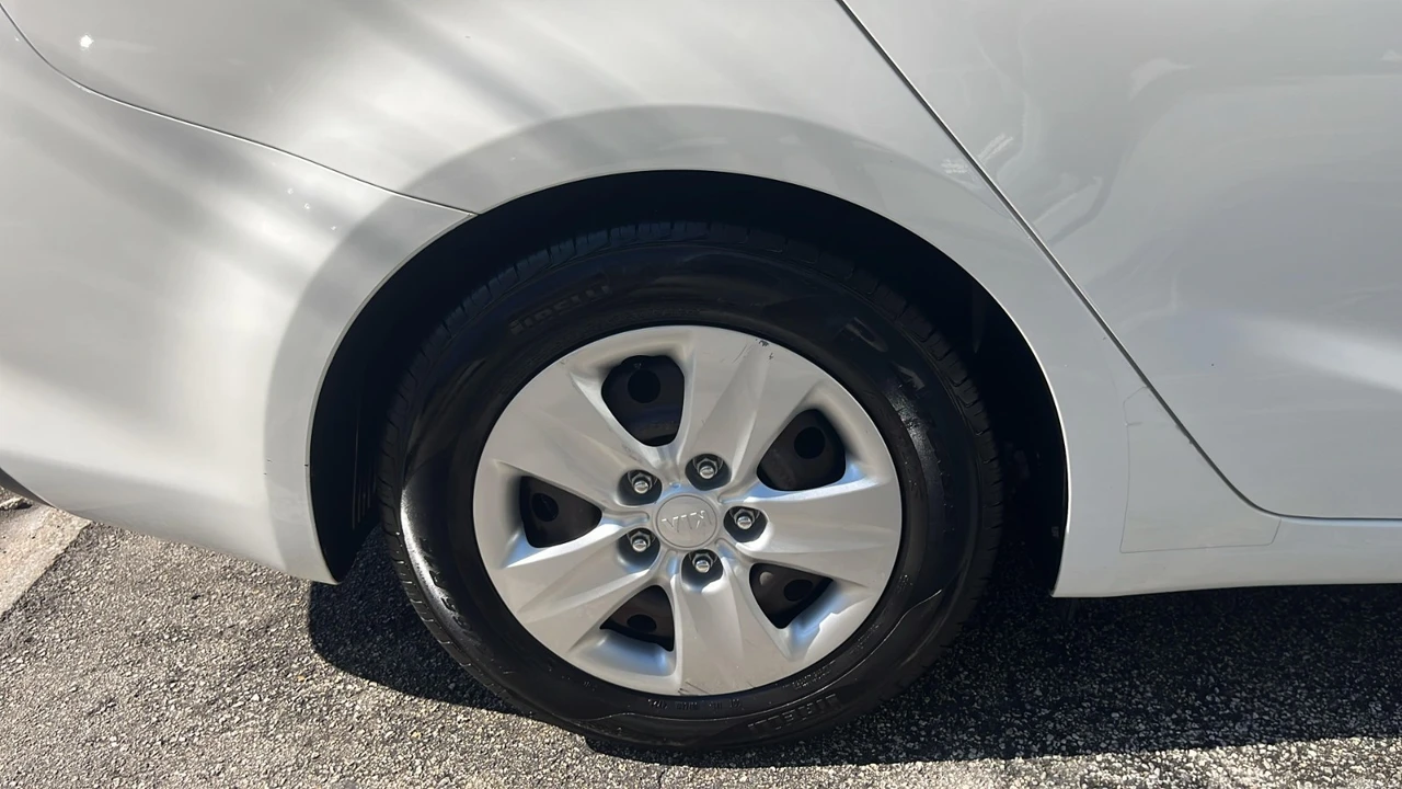 2018 Kia Forte - Image 14 of 17