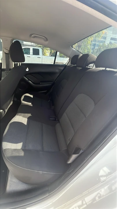 2018 Kia Forte - Image 9 of 17