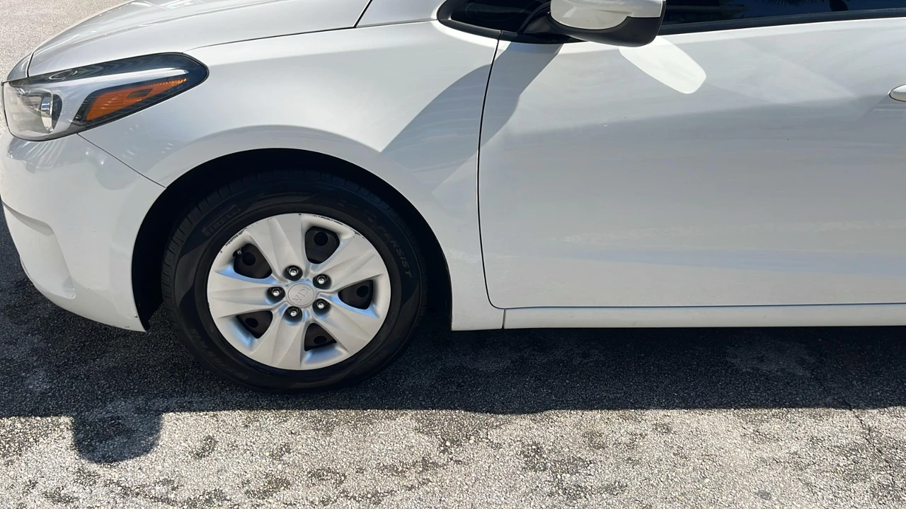 2018 Kia Forte - Image 13 of 17