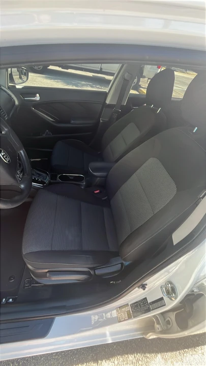 2018 Kia Forte - Image 11 of 17