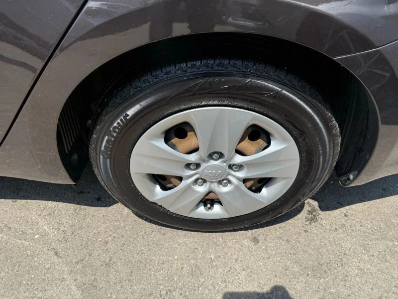 2018 Kia Forte - Image 9 of 12