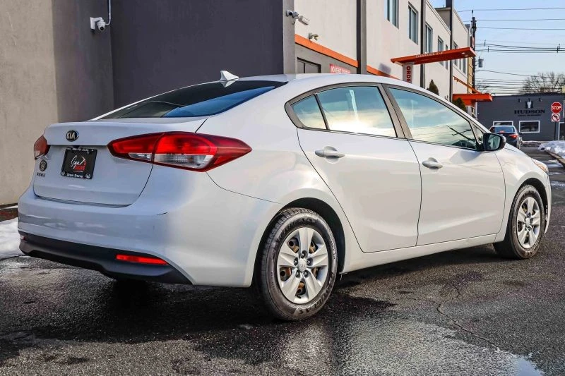2018 Kia Forte - Image 6 of 12