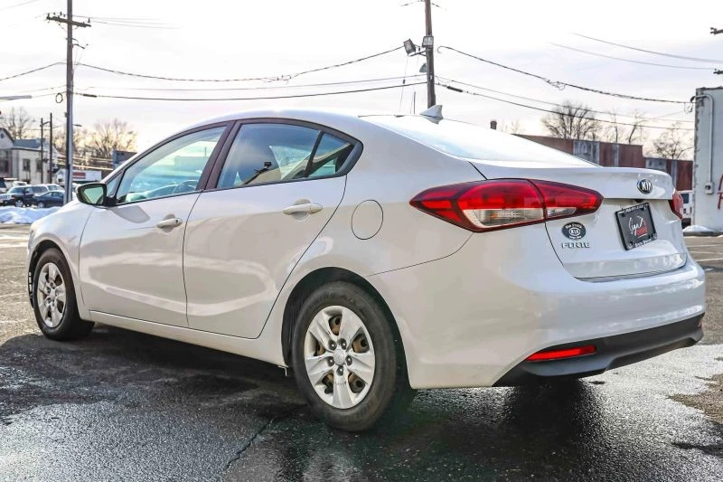 2018 Kia Forte - Image 4 of 12