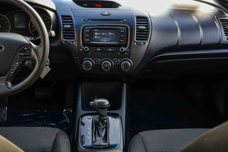 2018 Kia Forte - Image 10 of 12