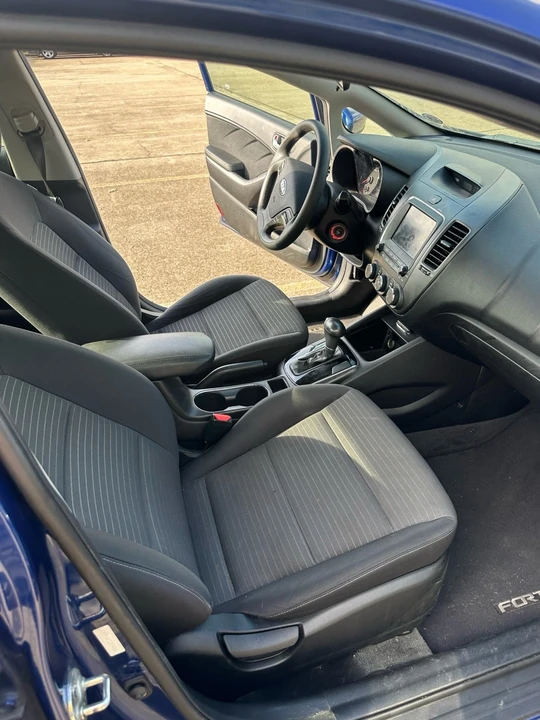 2018 Kia Forte - Image 12 of 15