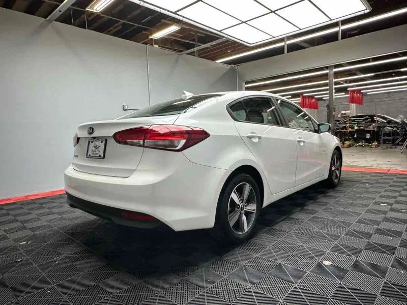 2018 Kia Forte - Image 6 of 12