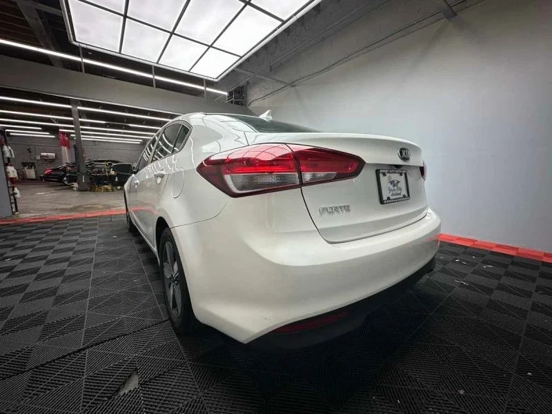 2018 Kia Forte - Image 11 of 12