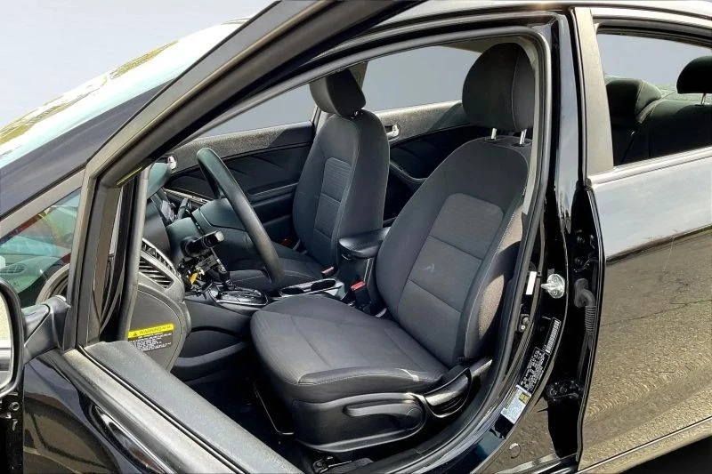 2018 Kia Forte - Image 10 of 12