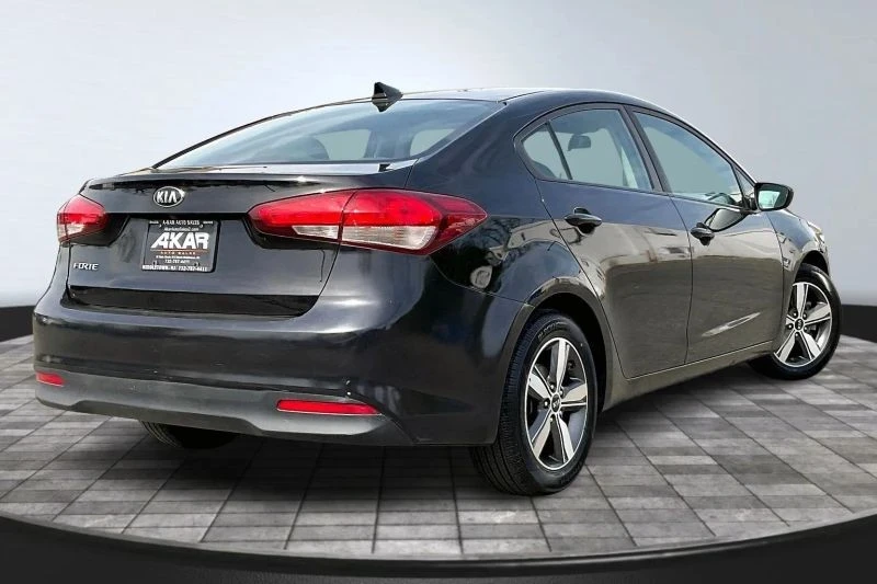 2018 Kia Forte - Image 5 of 12