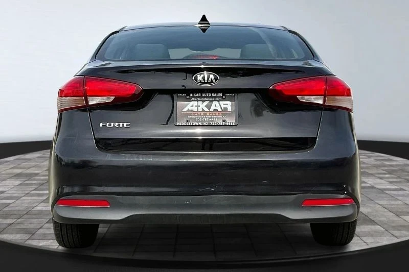 2018 Kia Forte - Image 6 of 12