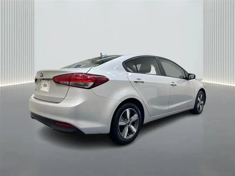 2018 Kia Forte - Image 5 of 12