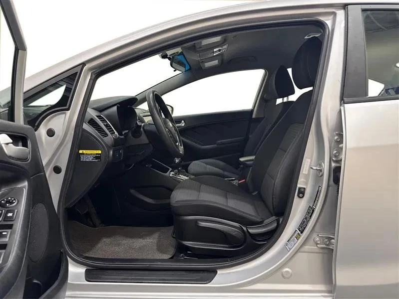 2018 Kia Forte - Image 9 of 12