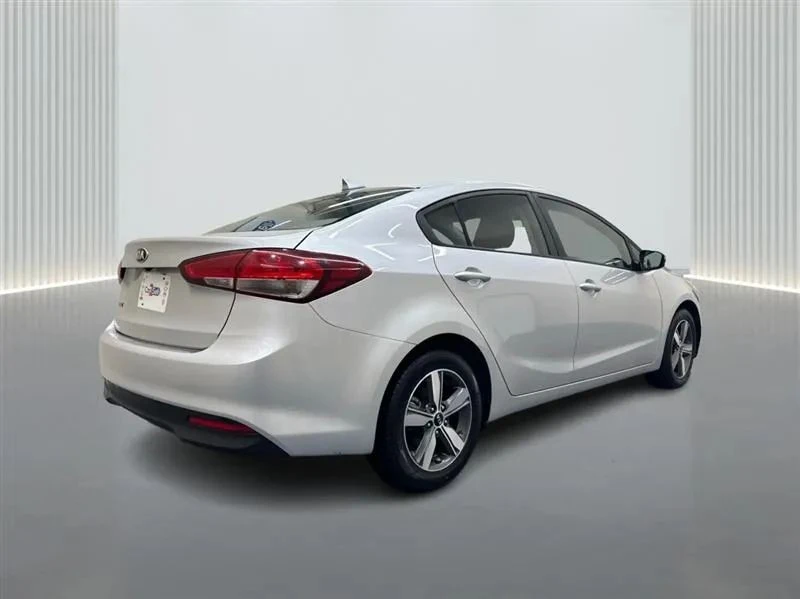 2018 Kia Forte - Image 5 of 12