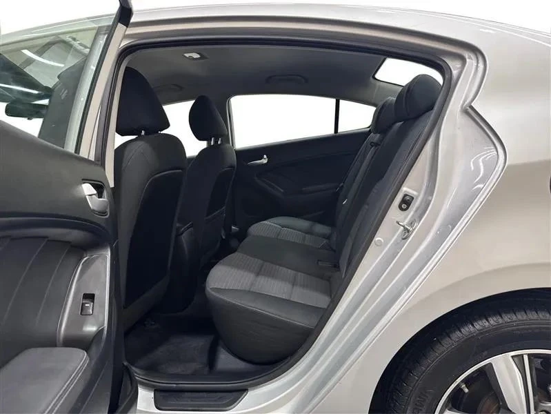 2018 Kia Forte - Image 10 of 12